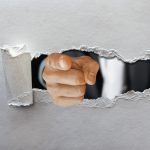 Kompleksowe zagospodarowanie terenu wokół domu – dlaczego warto planować kostkę i ogród razem?